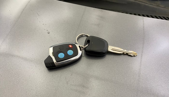 2014 Maruti Wagon R 1.0 LXI, CNG, Manual, 95,800 km, Key Close Up