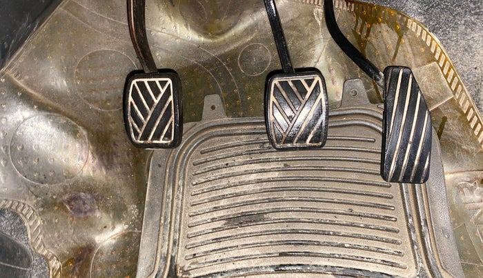 2014 Maruti Wagon R 1.0 LXI, CNG, Manual, 95,800 km, Pedals