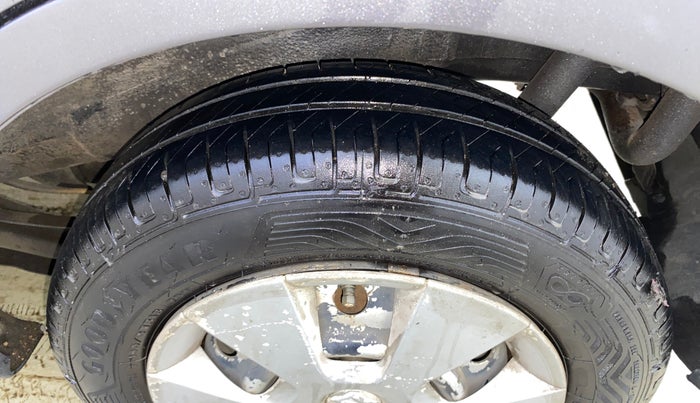 2014 Maruti Wagon R 1.0 LXI, CNG, Manual, 95,800 km, Left Rear Tyre Tread