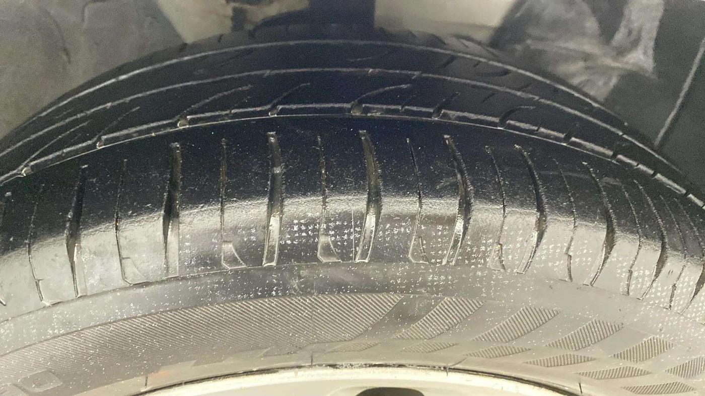 2015 Nissan Micra XV CVT, CNG, Automatic, 96,432 km, Right Front Tyre Tread