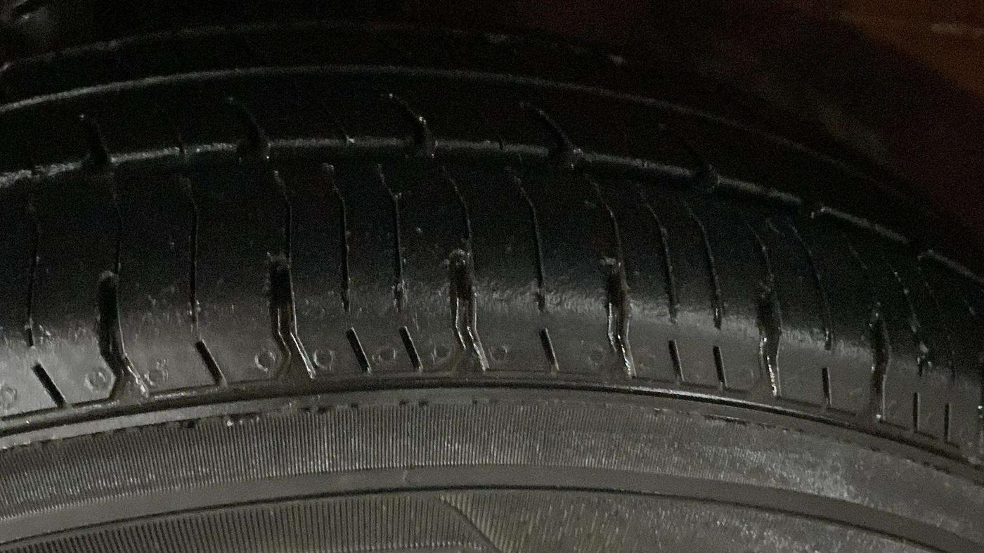 2014 Maruti Wagon R 1.0 LXI CNG, CNG, Manual, 62,851 km, Left Front Tyre Tread