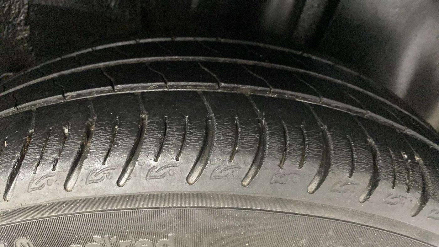 2021 Tata ALTROZ XM PLUS PETROL, Petrol, Manual, 24,877 km, Left Rear Tyre Tread