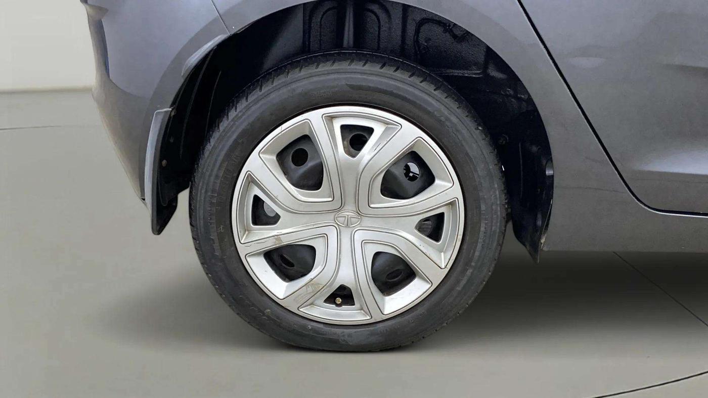 2021 Tata ALTROZ XM PLUS PETROL, Petrol, Manual, 24,877 km, Right Rear Wheel