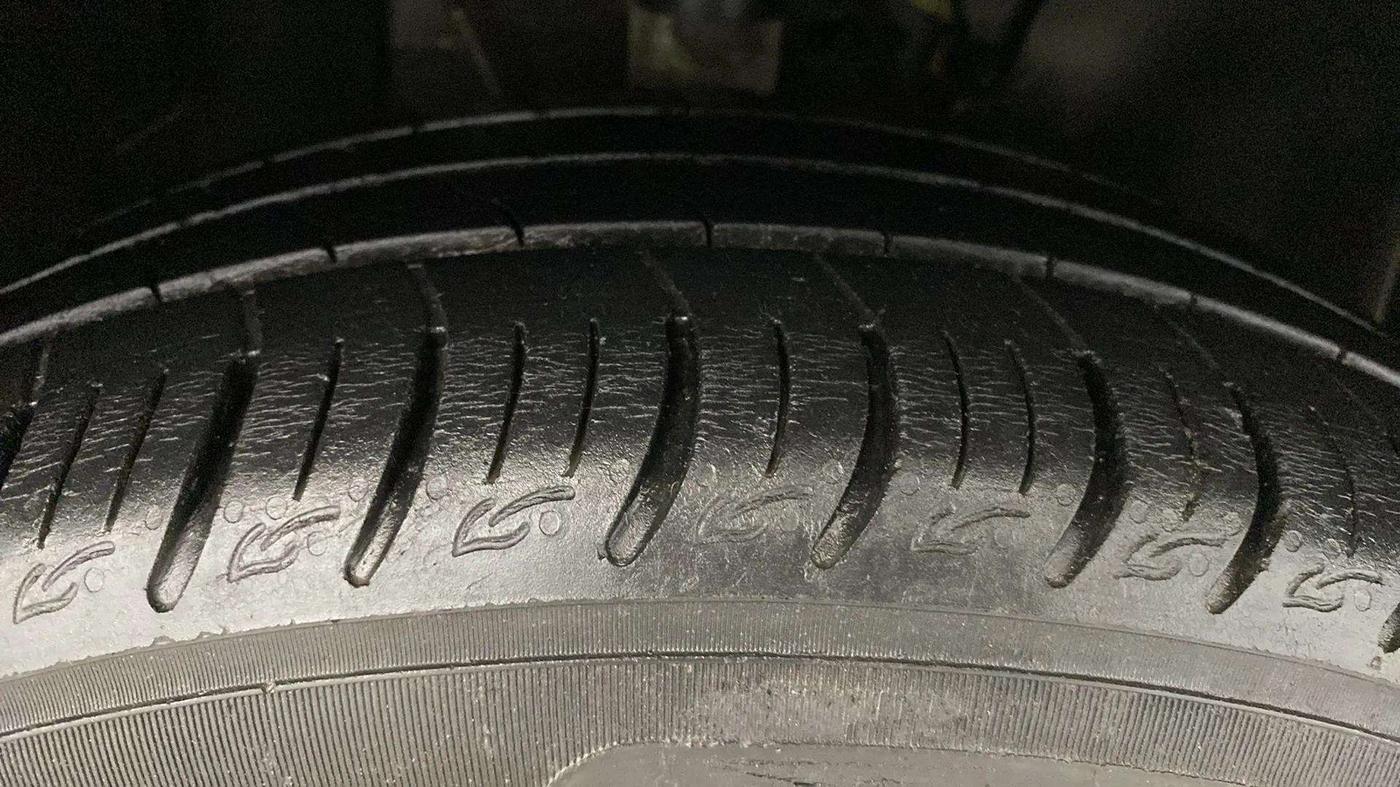 2021 Tata ALTROZ XM PLUS PETROL, Petrol, Manual, 24,877 km, Right Front Tyre Tread
