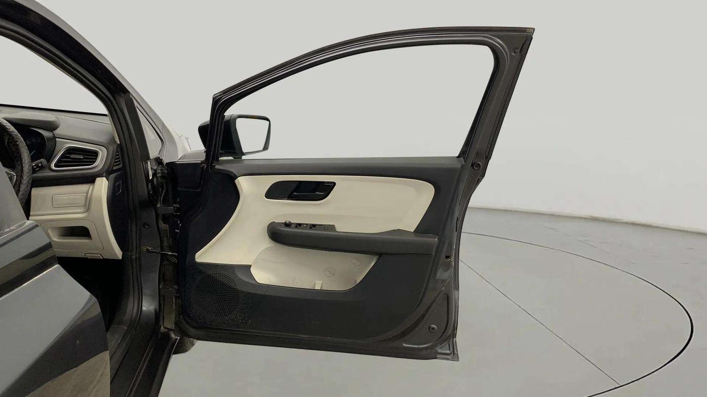 2021 Tata ALTROZ XM PLUS PETROL, Petrol, Manual, 24,877 km, RHS Front Door