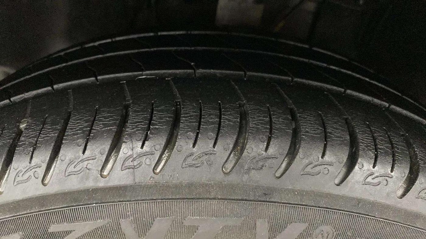 2021 Tata ALTROZ XM PLUS PETROL, Petrol, Manual, 24,877 km, Left Front Tyre Tread