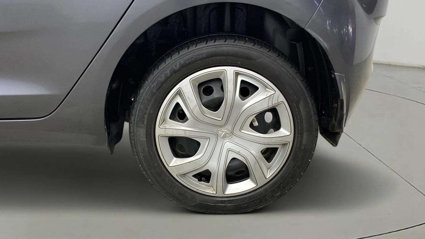 2021 Tata ALTROZ XM PLUS PETROL, Petrol, Manual, 24,877 km, Left Rear Wheel