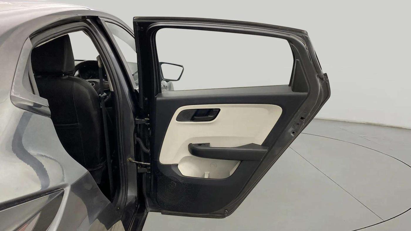 2021 Tata ALTROZ XM PLUS PETROL, Petrol, Manual, 24,877 km, RHS Rear Door