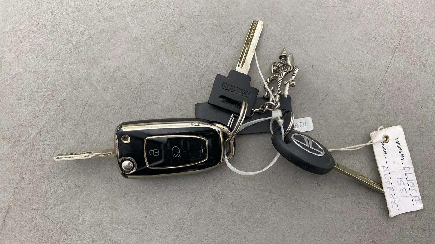 2021 Tata ALTROZ XM PLUS PETROL, Petrol, Manual, 24,877 km, Key Close Up