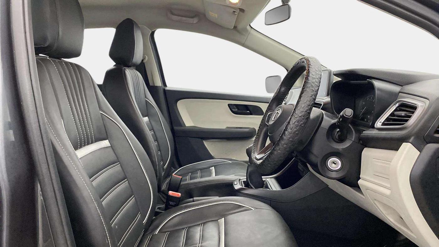 2021 Tata ALTROZ XM PLUS PETROL, Petrol, Manual, 24,877 km, Right Side Front Door Cabin