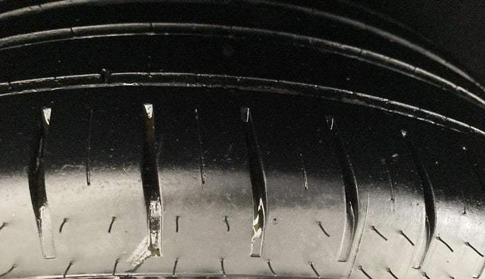 2016 Maruti Baleno ALPHA PETROL 1.2, Petrol, Manual, 60,523 km, Right Front Tyre Tread