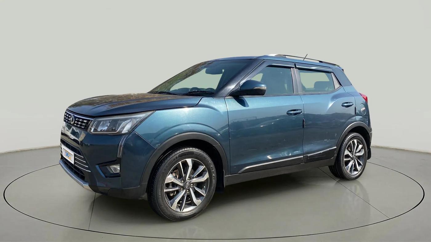 2019 Mahindra XUV300 W8 (O) 1.2 PETROL, Petrol, Manual, 98,220 km, Left Front Diagonal