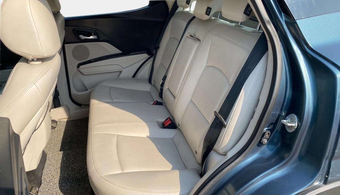 2019 Mahindra XUV300 W8 (O) 1.2 PETROL, Petrol, Manual, 97,358 km, Right Side Rear Door Cabin