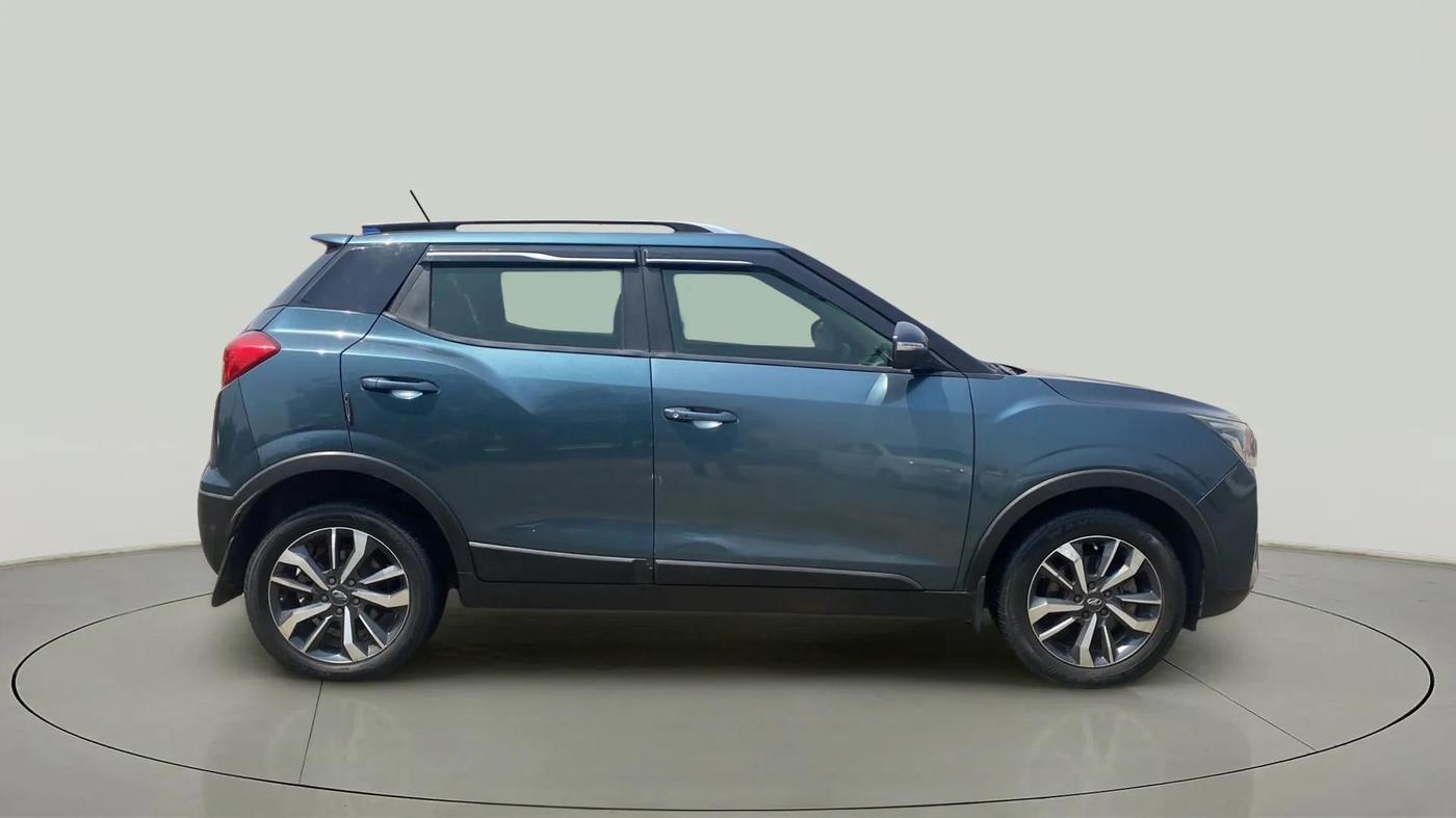2019 Mahindra XUV300 W8 (O) 1.2 PETROL, Petrol, Manual, 98,220 km, Right Side View