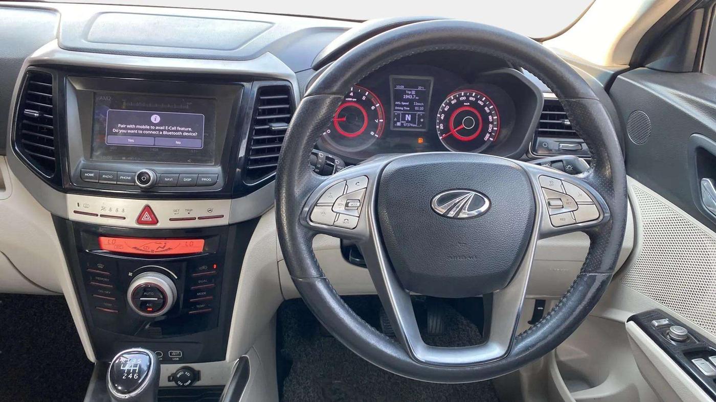 2019 Mahindra XUV300 W8 (O) 1.2 PETROL, Petrol, Manual, 98,220 km, Steering Wheel Close Up