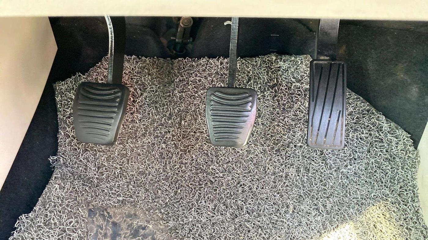 2019 Mahindra XUV300 W8 (O) 1.2 PETROL, Petrol, Manual, 98,220 km, Pedals