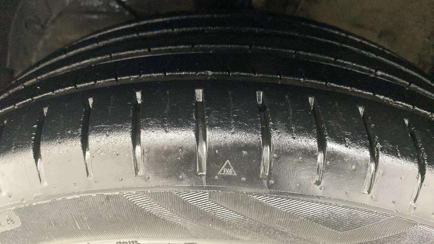 2016 Maruti Baleno ZETA CVT PETROL 1.2, Petrol, Automatic, 31,820 km, Left Front Tyre Tread