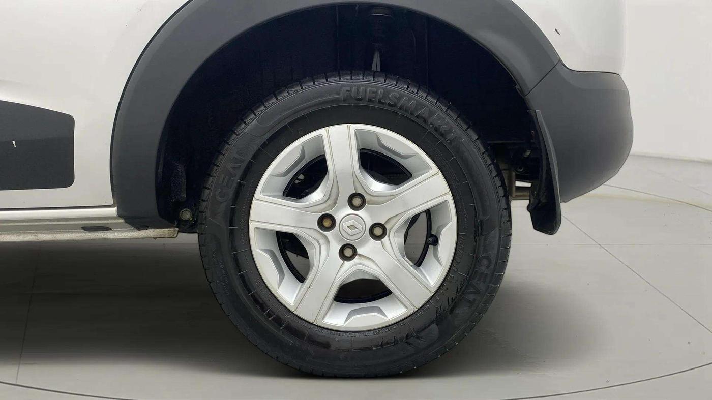 2022 Renault TRIBER RXT AMT, Petrol, Automatic, 9,233 km, Left Rear Wheel
