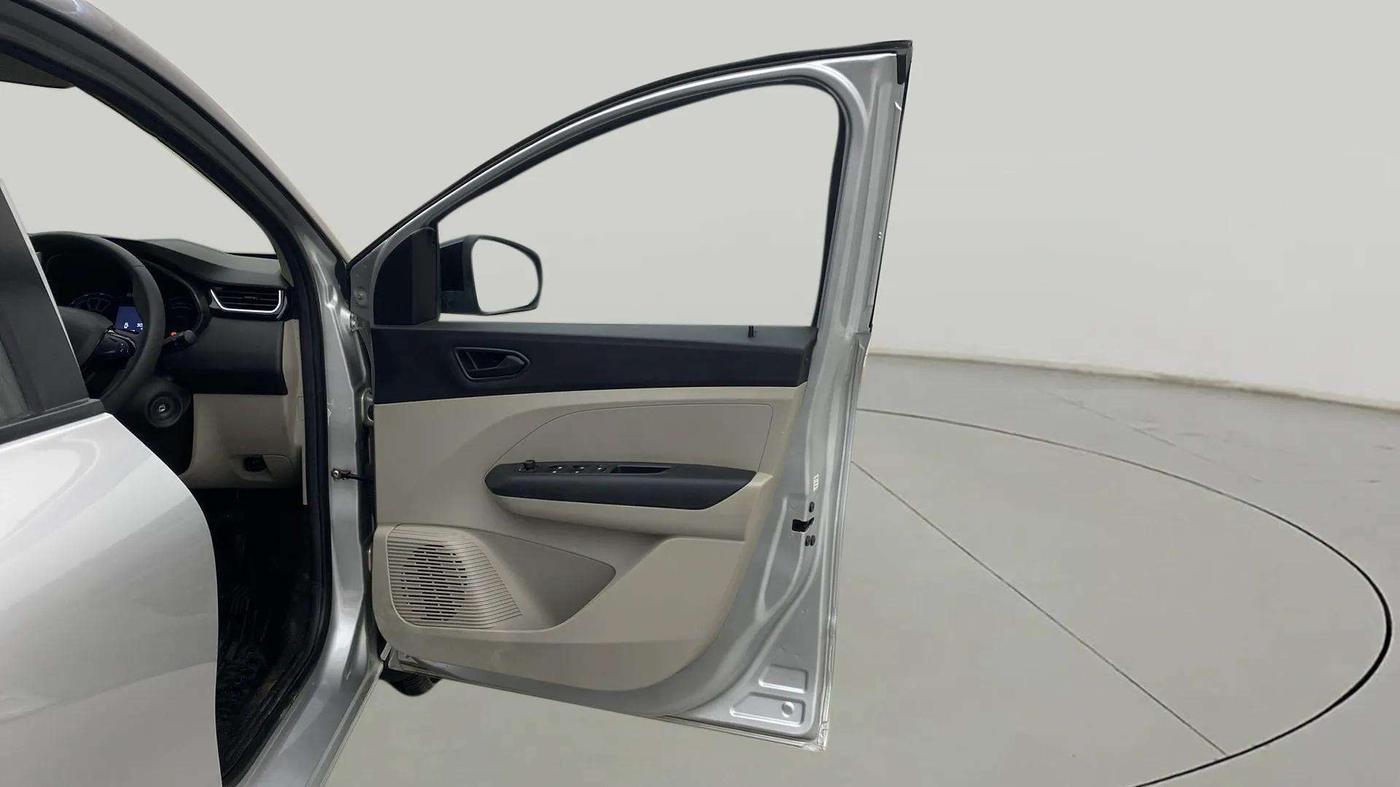 2022 Renault TRIBER RXT AMT, Petrol, Automatic, 9,233 km, RHS Front Door