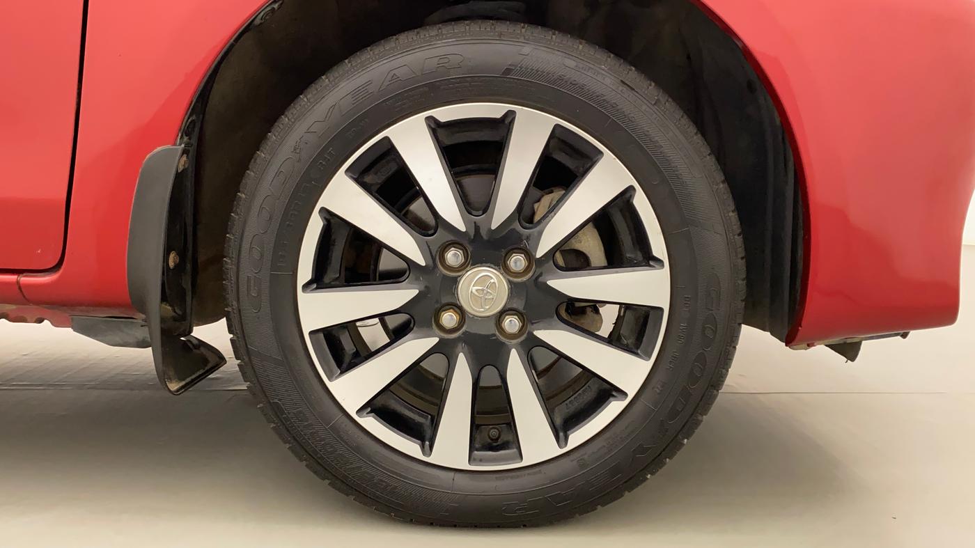 2016 Toyota Etios Liva V DUAL TONE, Petrol, Manual, 44,287 km, Right Front Wheel