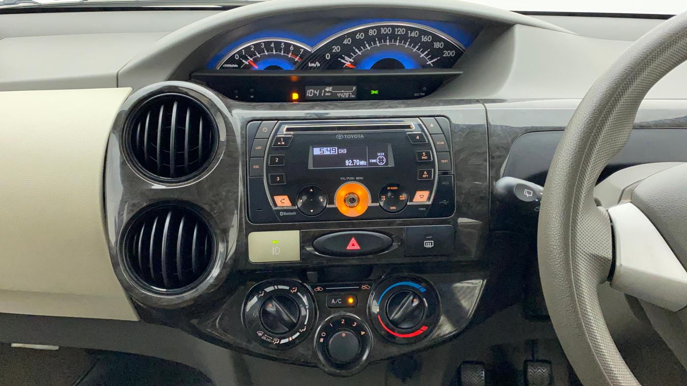 2016 Toyota Etios Liva V DUAL TONE, Petrol, Manual, 44,287 km, Air Conditioner