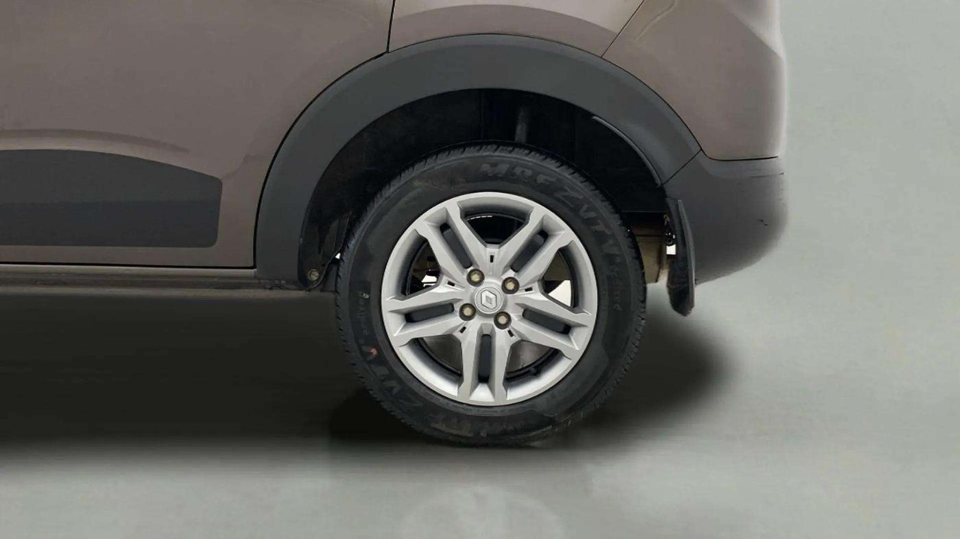 2022 Renault TRIBER RXZ, Petrol, Manual, 19,341 km, Left Rear Wheel