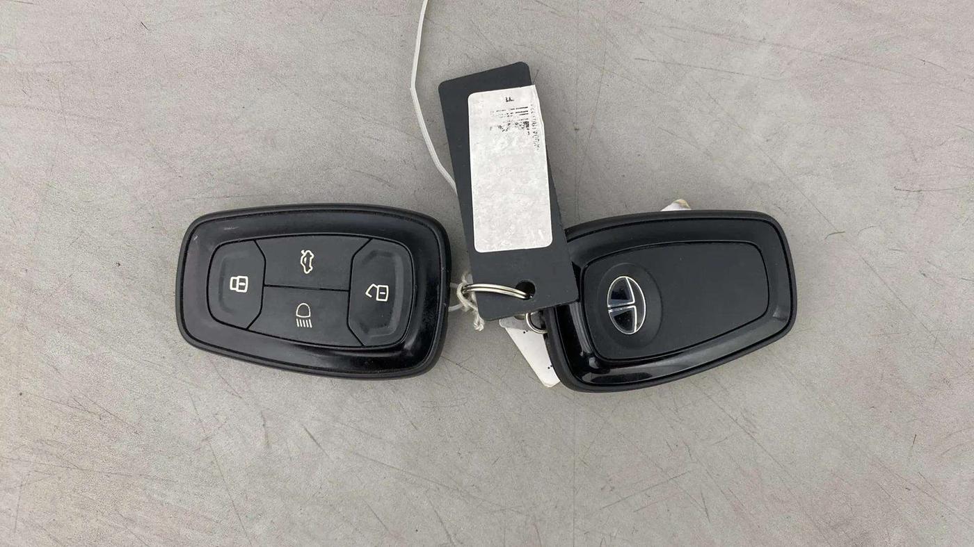2018 Tata NEXON XZ PLUS PETROL, Petrol, Manual, 20,839 km, Key Close Up