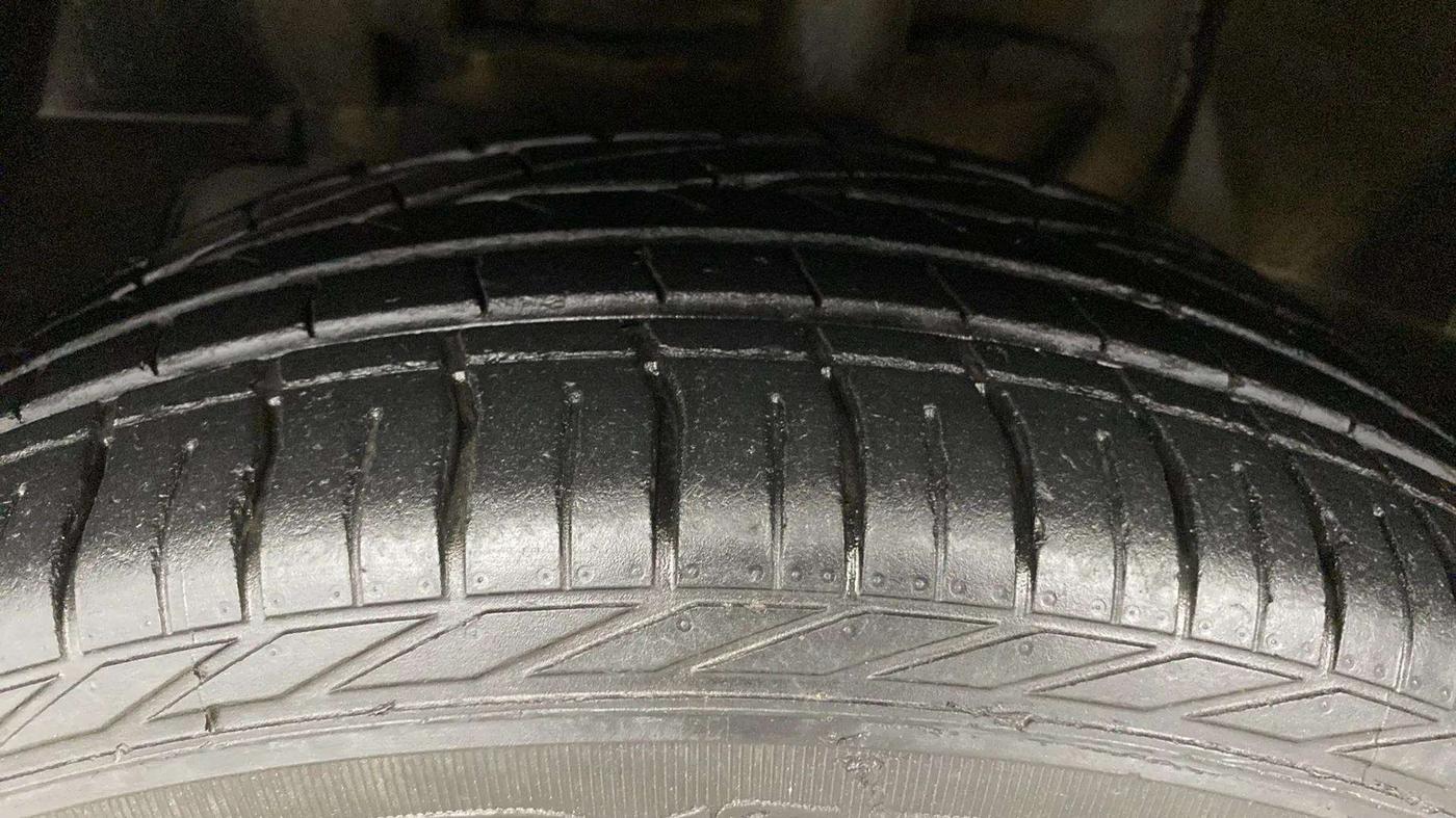 2018 Tata NEXON XZ PLUS PETROL, Petrol, Manual, 20,839 km, Left Front Tyre Tread