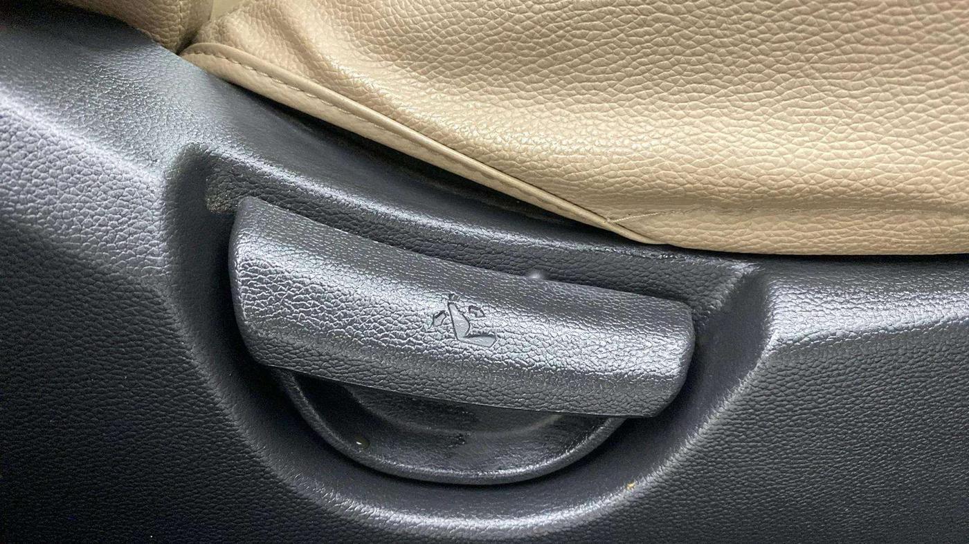 2019 Hyundai Grand i10 SPORTZ 1.2 KAPPA VTVT, Petrol, Manual, 35,247 km, Driver Side Adjustment Panel