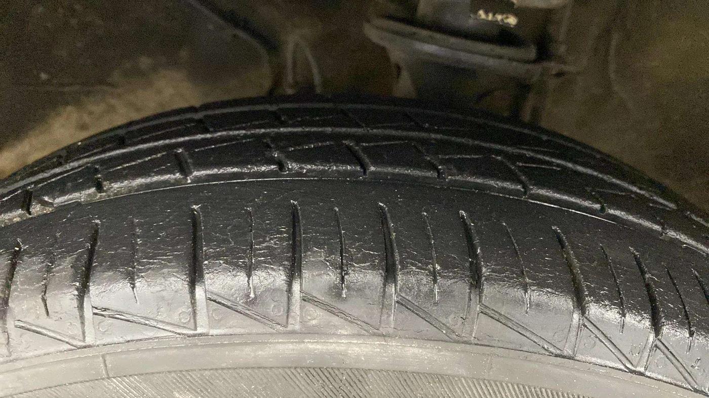 2021 Maruti Alto LXI, Petrol, Manual, 37,686 km, Left Front Tyre Tread