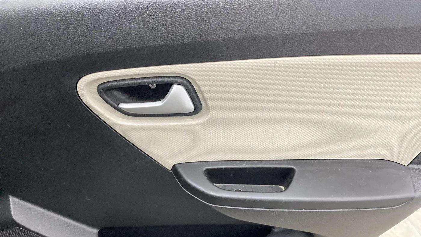 2021 Maruti Alto LXI, Petrol, Manual, 37,686 km, Driver Side Door Panels Control