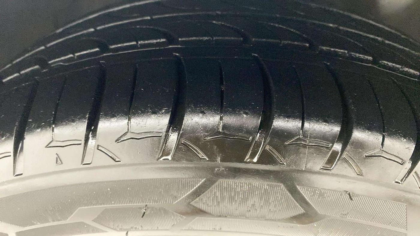 2020 Tata ALTROZ XZ PETROL, Petrol, Manual, 95,893 km, Right Front Tyre Tread