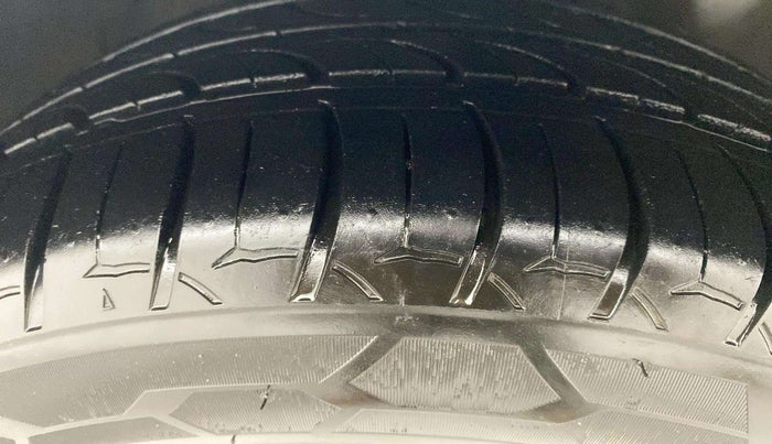 2020 Tata ALTROZ XZ PETROL, Petrol, Manual, 95,893 km, Right Front Tyre Tread