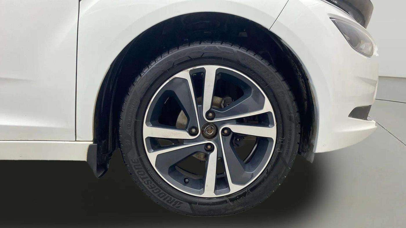 2020 Tata ALTROZ XZ PETROL, Petrol, Manual, 95,893 km, Right Front Wheel