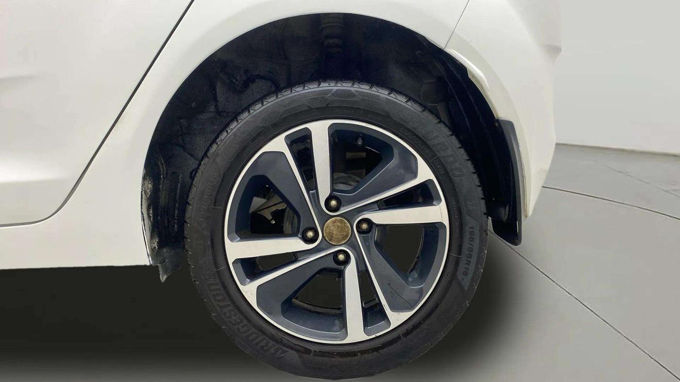 2020 Tata ALTROZ XZ PETROL, Petrol, Manual, 95,893 km, Left Rear Wheel