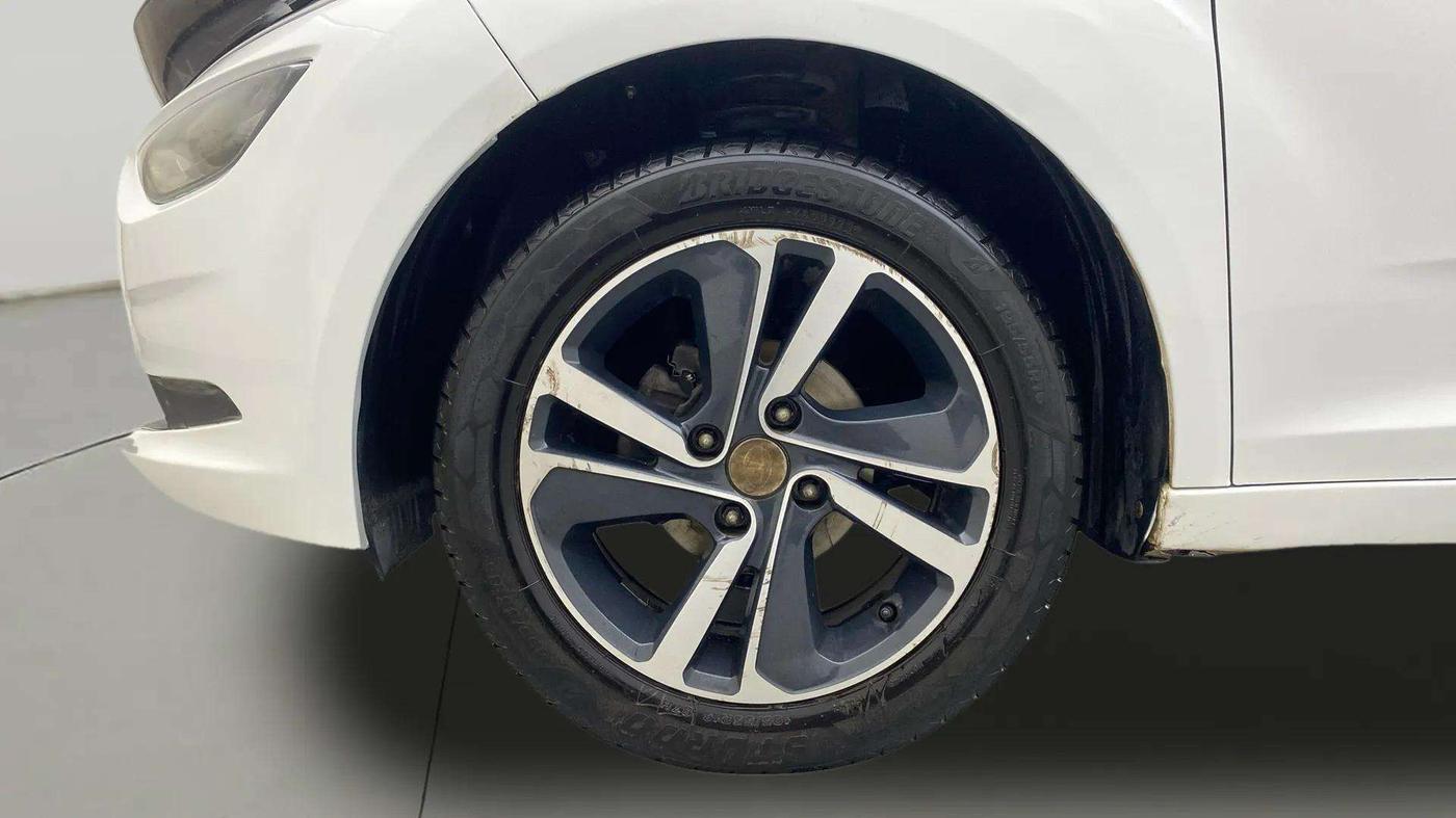 2020 Tata ALTROZ XZ PETROL, Petrol, Manual, 95,893 km, Left Front Wheel