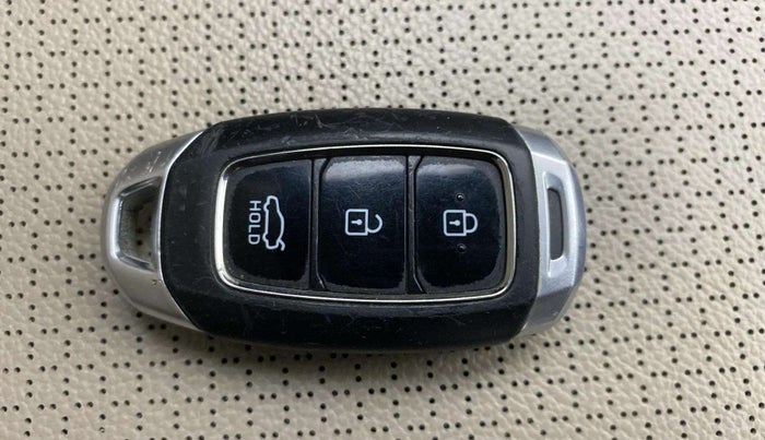 2018 Hyundai Verna 1.6 VTVT SX O, Petrol, Manual, 24,694 km, Key Close Up