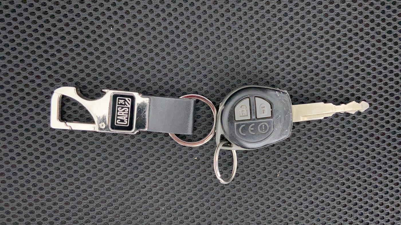 2017 Maruti Dzire VXI AMT, Petrol, Automatic, 68,170 km, Key Close-up