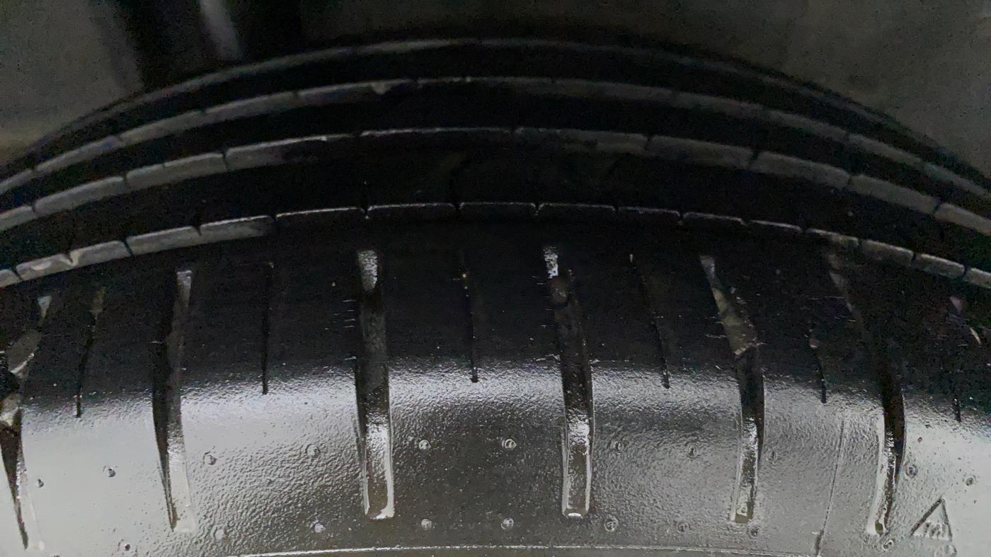 2018 Maruti Ciaz ALPHA 1.4 VVT AMT, Petrol, Automatic, 20,315 km, Right Rear Tyre Tread