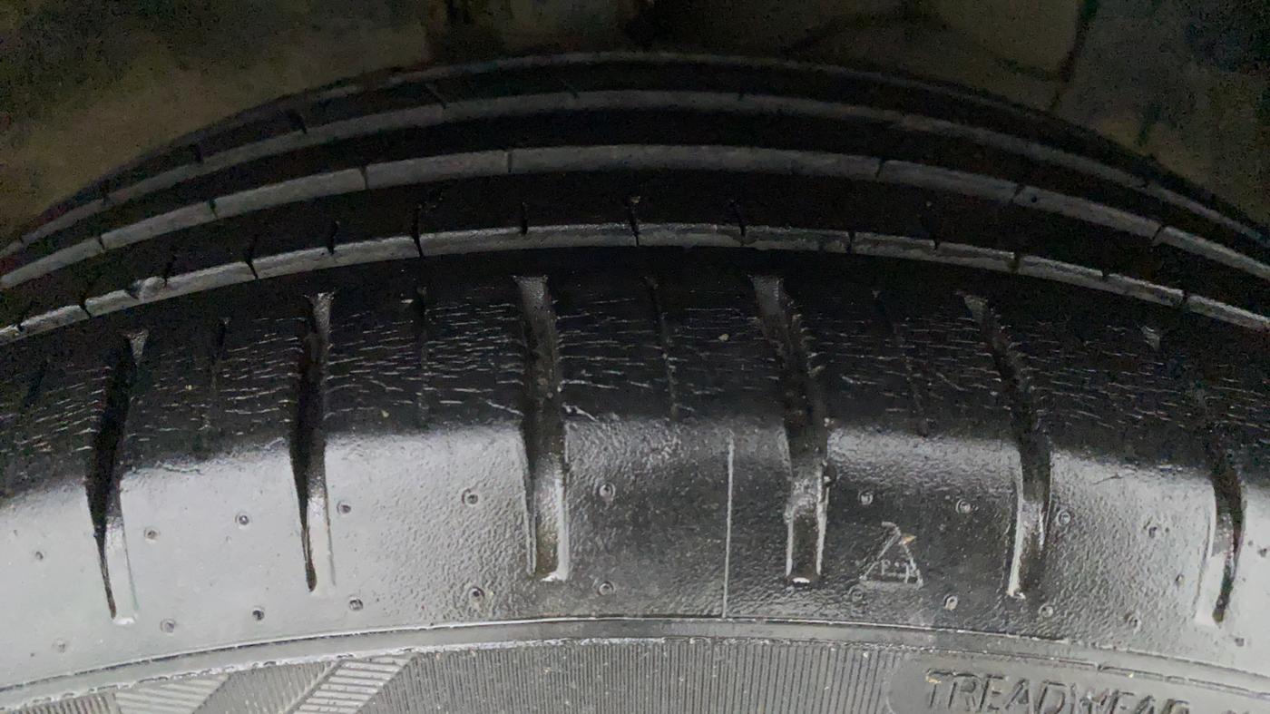 2018 Maruti Ciaz ALPHA 1.4 VVT AMT, Petrol, Automatic, 20,315 km, Right Front Tyre Tread