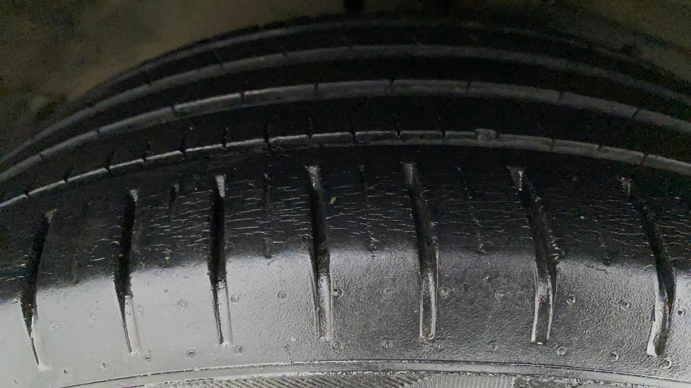 2018 Maruti Ciaz ALPHA 1.4 VVT AMT, Petrol, Automatic, 20,315 km, Left Front Tyre Tread
