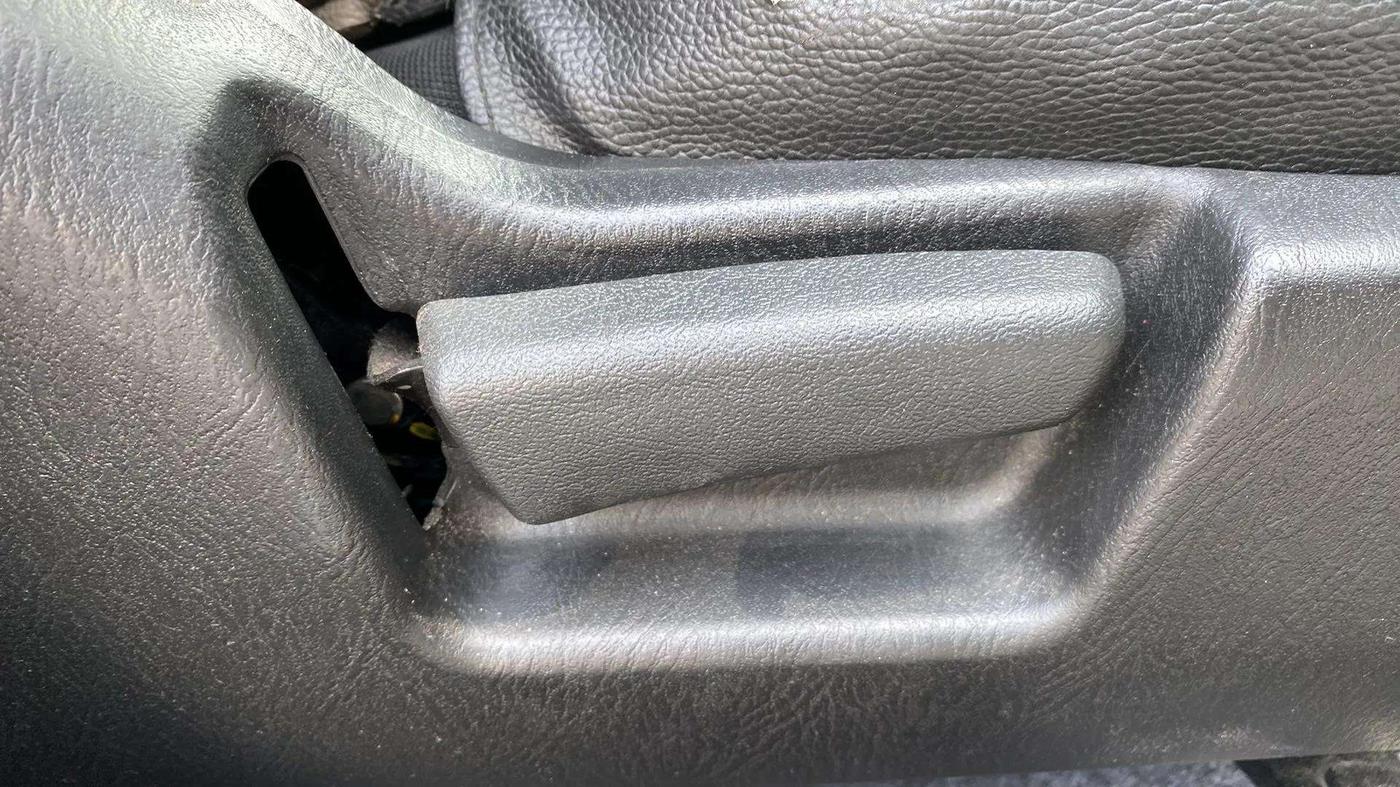 2022 Maruti Alto LXI O, Petrol, Manual, 18,572 km, Driver Side Adjustment Panel