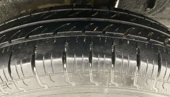 2019 Renault TRIBER RXZ, Petrol, Manual, 86,532 km, Left Rear Tyre Tread