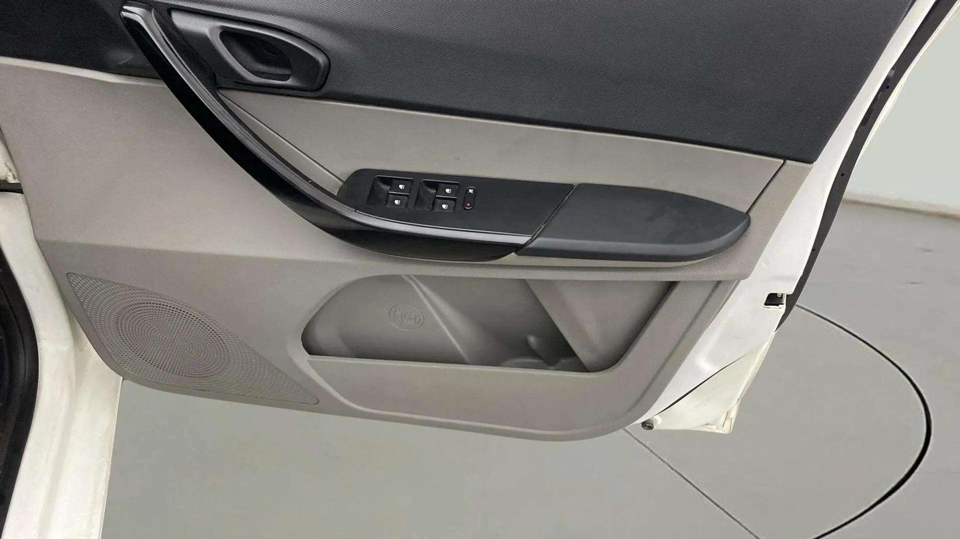 2017 Tata Tiago XM PETROL, Petrol, Manual, 46,900 km, Driver Side Door Panels Control