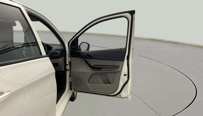 2017 Tata Tiago XM PETROL, Petrol, Manual, 46,900 km, RHS Front Door