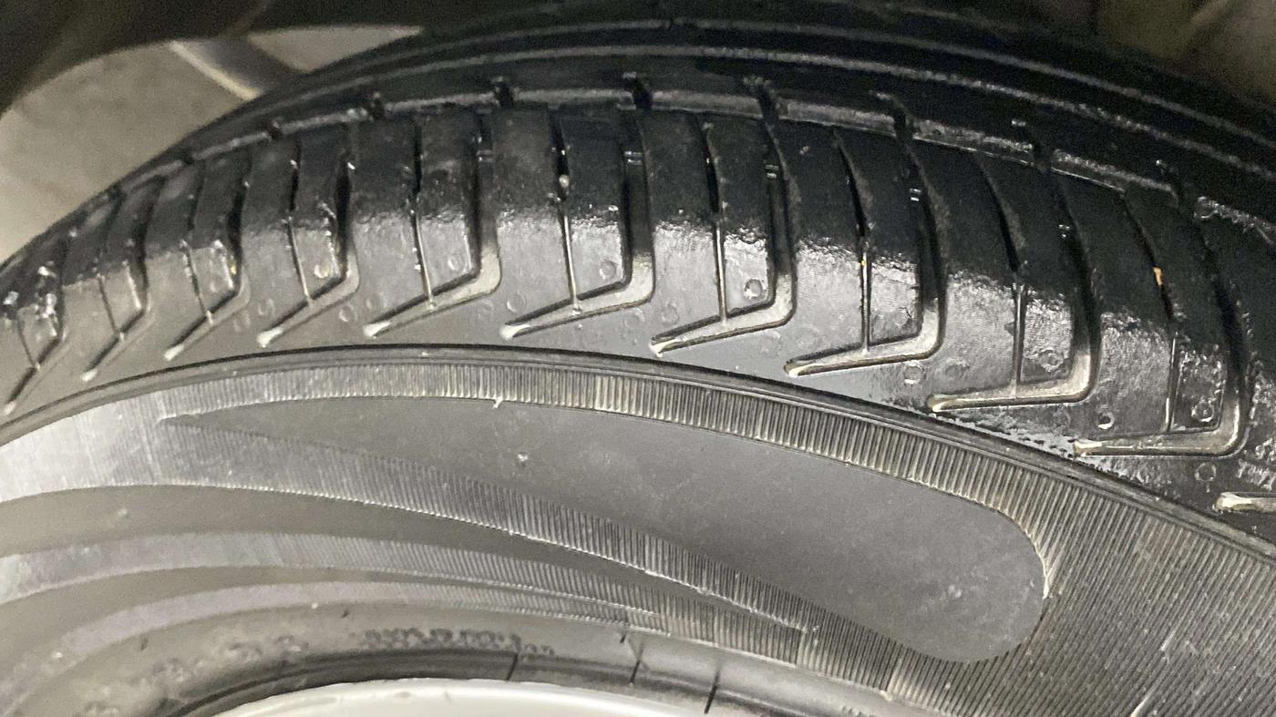 2017 Tata Tiago XM PETROL, Petrol, Manual, 46,900 km, Right Front Tyre Tread