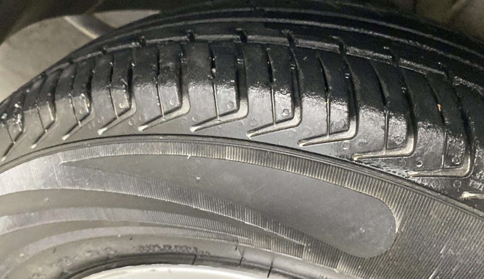 2017 Tata Tiago XM PETROL, Petrol, Manual, 46,900 km, Right Front Tyre Tread