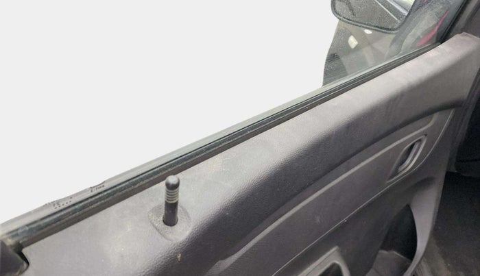 2021 Renault Kwid RXL 1.0, Petrol, Manual, 50,273 km, Left front window switch / handle - Power window makes minor noise