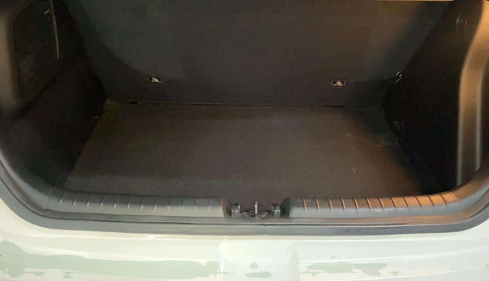 2021 Hyundai NEW I20 ASTA (O) 1.0 TURBO GDI DCT, Petrol, Automatic, 4,118 km, Boot Inside