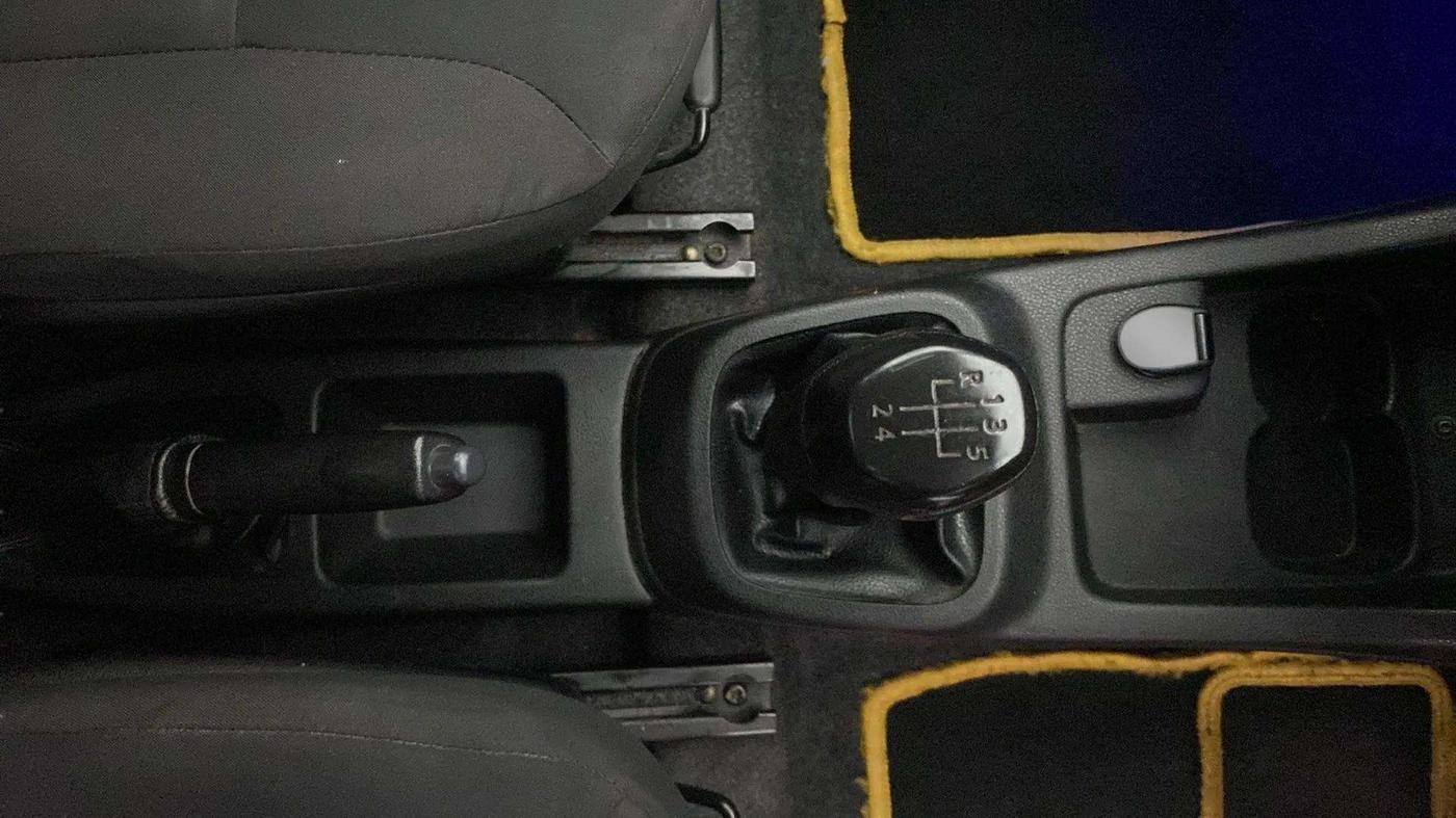 2018 Renault Kwid RXT 1.0 (O), Petrol, Manual, 38,375 km, Gear Lever